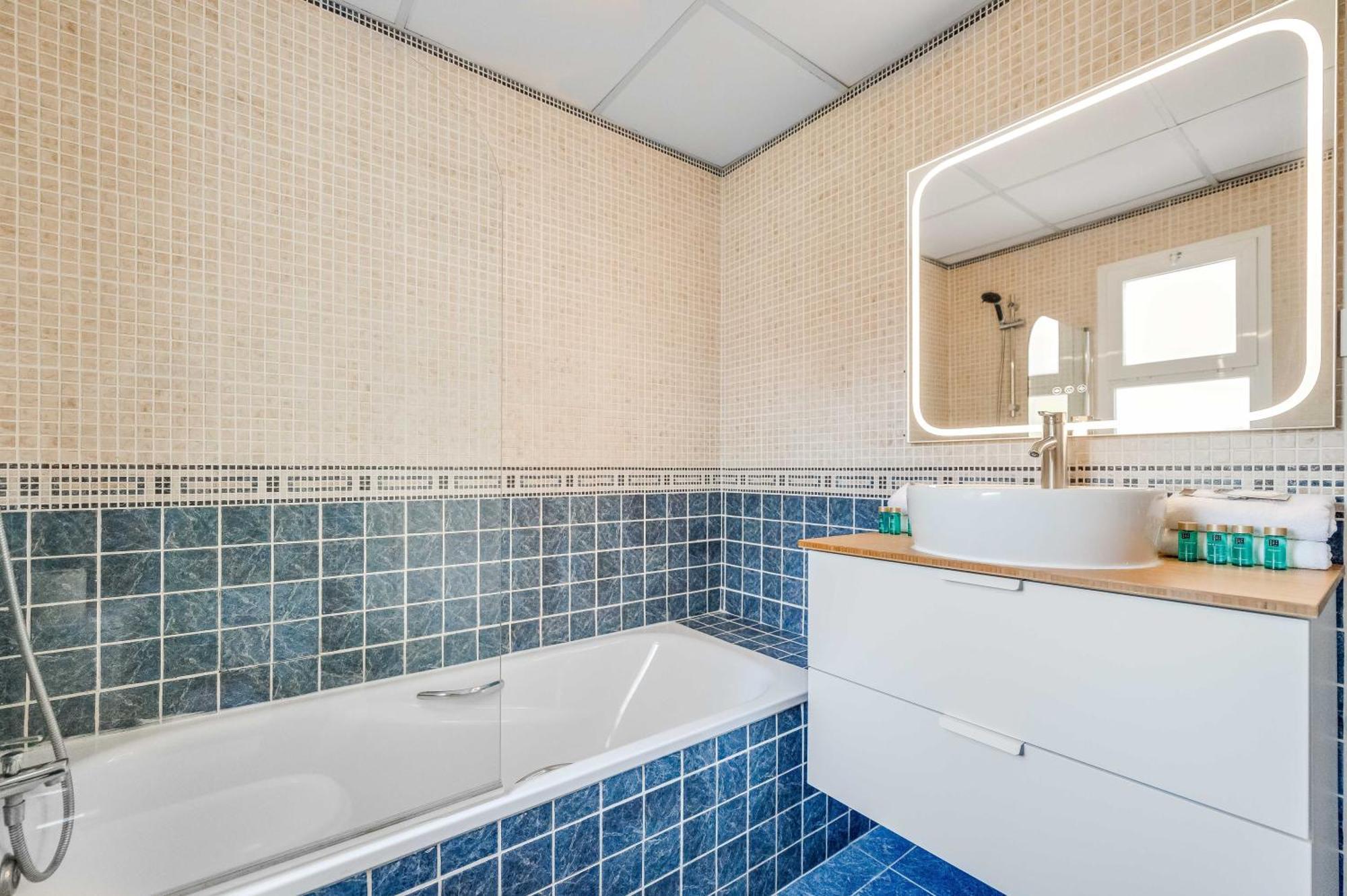 Vacation Marbella I Sunny Camelia Villa Heated Pool, Recently Renovated, Best Residential Neighborhood In Benalmadena, Short Walk To The Beach, Cinema Room Exterior photo